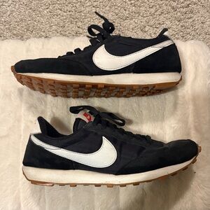 Nike Women’s Daybreak Black/White Retro Runner Sneakers
